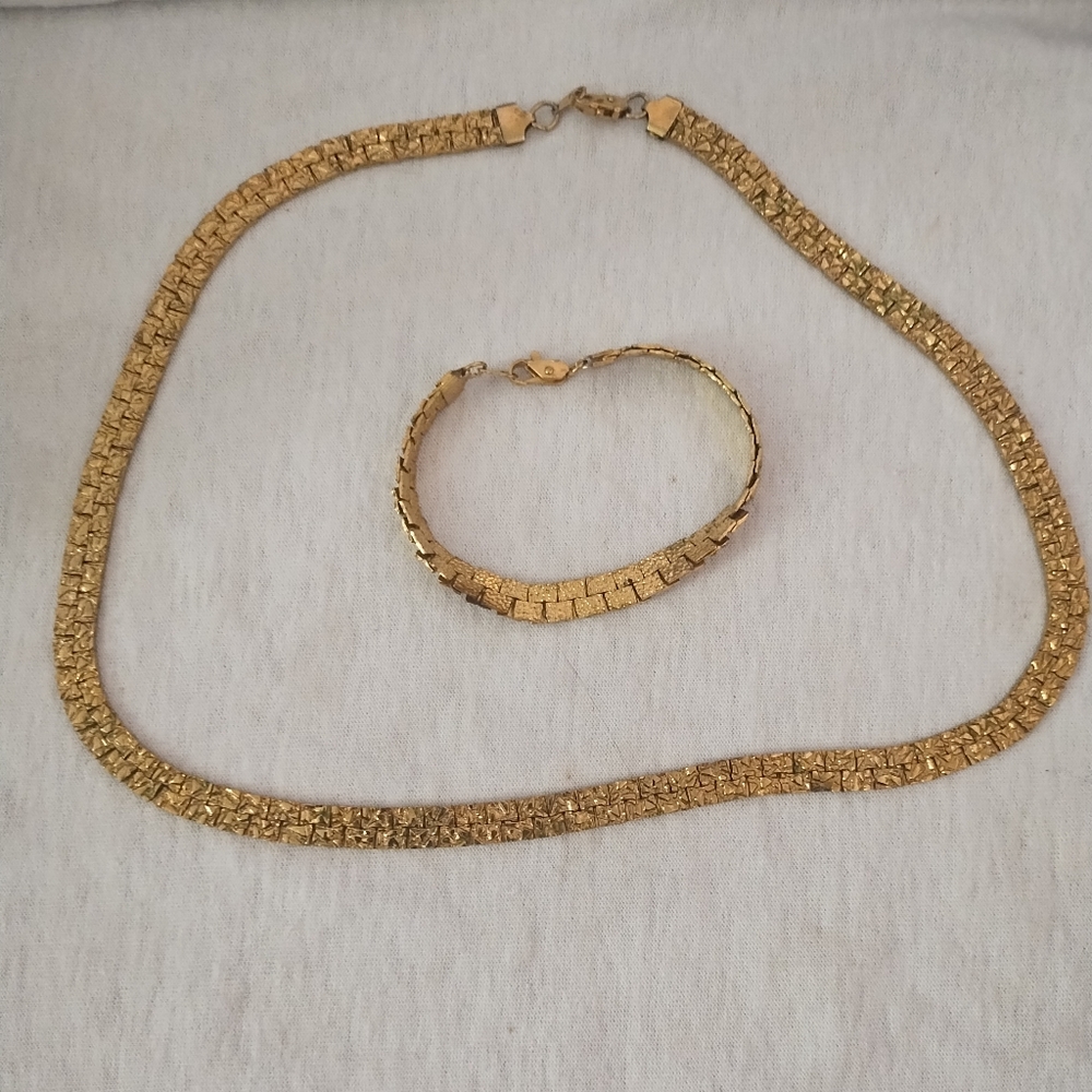 Gold Toned Flat Nugget Necklace and Bracelet Set